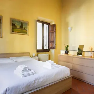  Apartamento Cozy Classic Italian House Near Santa Croce, On The Lungarno